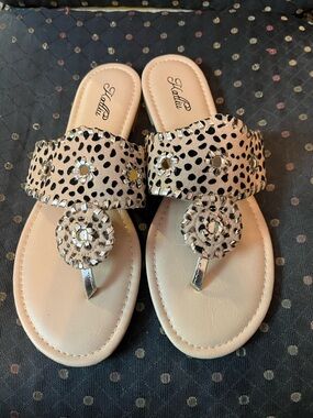 Kat Lou size 9 pale pink and brown leopard print flip flops. NWOT.